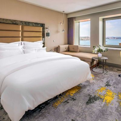 Deluxe Room with Bosphorus View and 1 Double Bed