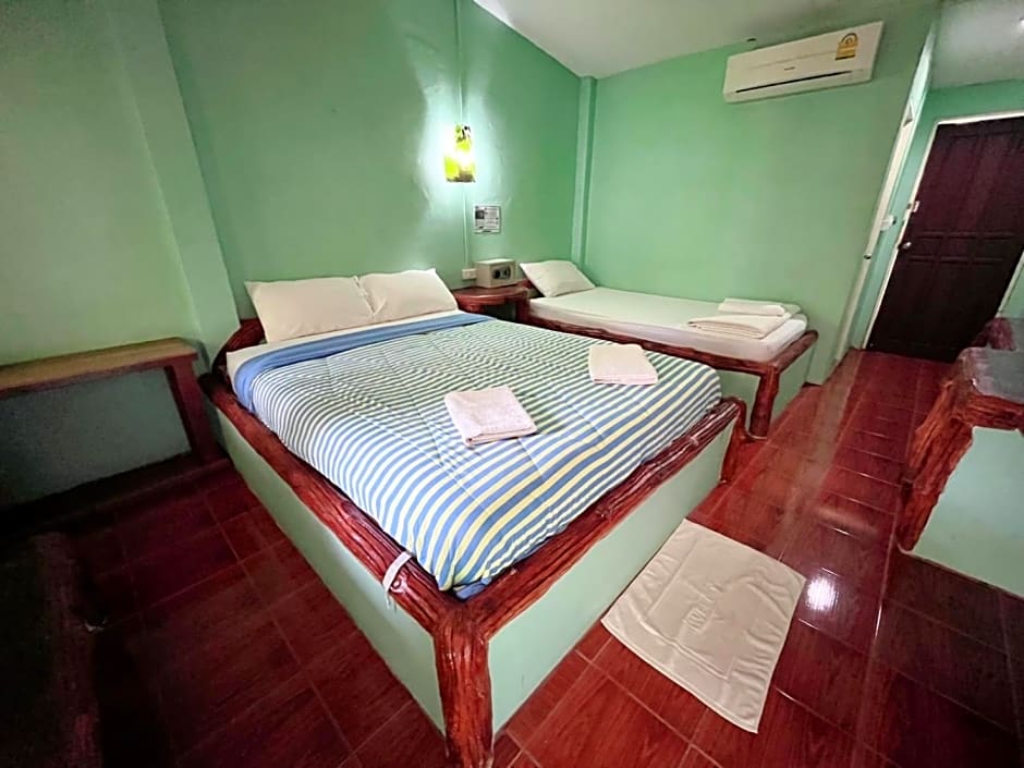 标准三人间 - 山畔