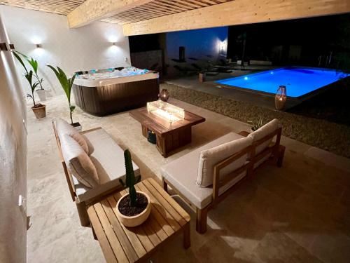 享有游泳池景致的一室公寓