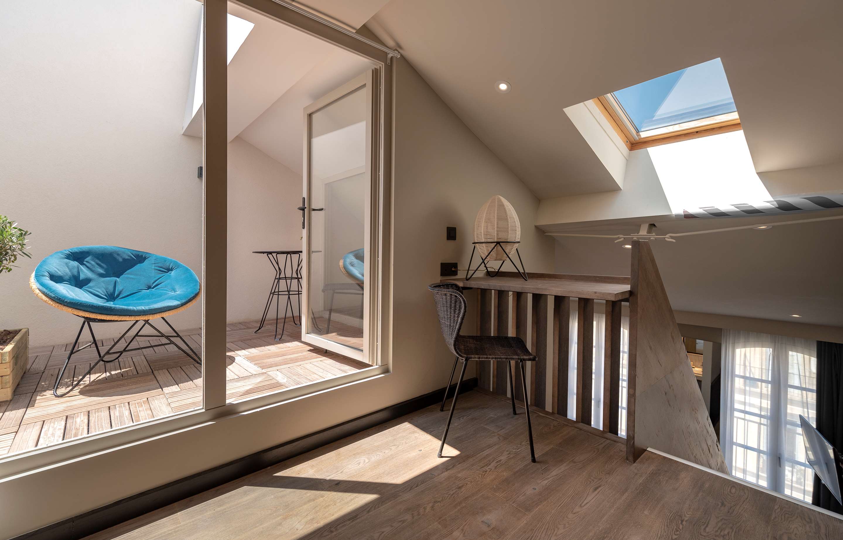 大床一卧房（带梳化床）