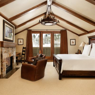 the Delta Residence Three Bedroom Penthouse King and Three Queens Four Seasons Resort Jackson Hole Promo Code