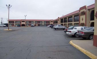 Traveler's Inn & Suites Oklahoma City Airport