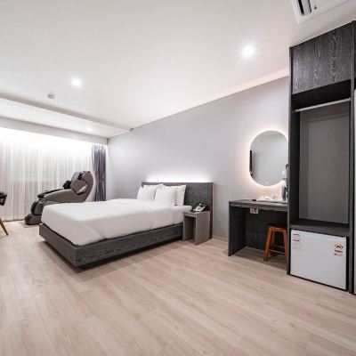 Suite-High-Spec 2 Pcs, Massage Chair (Free Korean Breakfast-Not Monday) Gwangju Hanam New Top Hotel 쿠폰