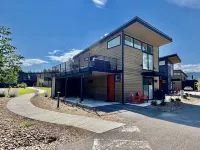 40 Mins. to Glacier Park, 5 Mins. to City Beach & DT, Seasonal Clubhouse Pool