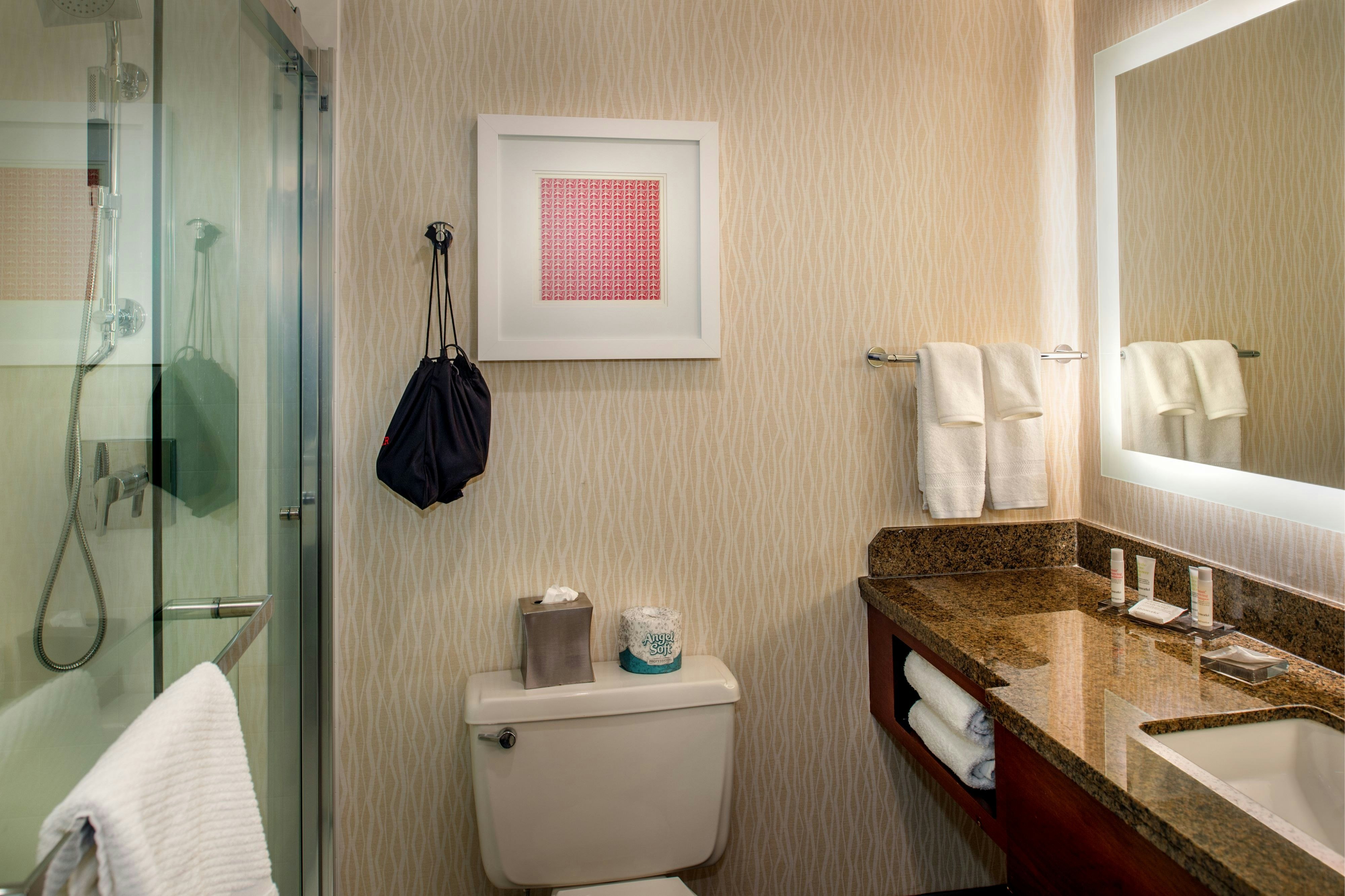 行政客房，1张特大床，梳化床，东塔楼