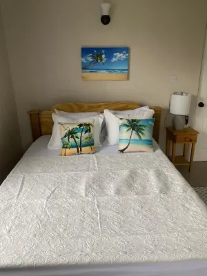 Vee's Country Apartments Hotele w: 
