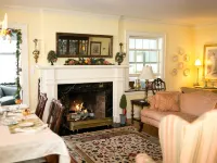 1810 Emerson House Bed & Breakfast - Adults Only Ξενοδοχεία στην πόλη Beloit
