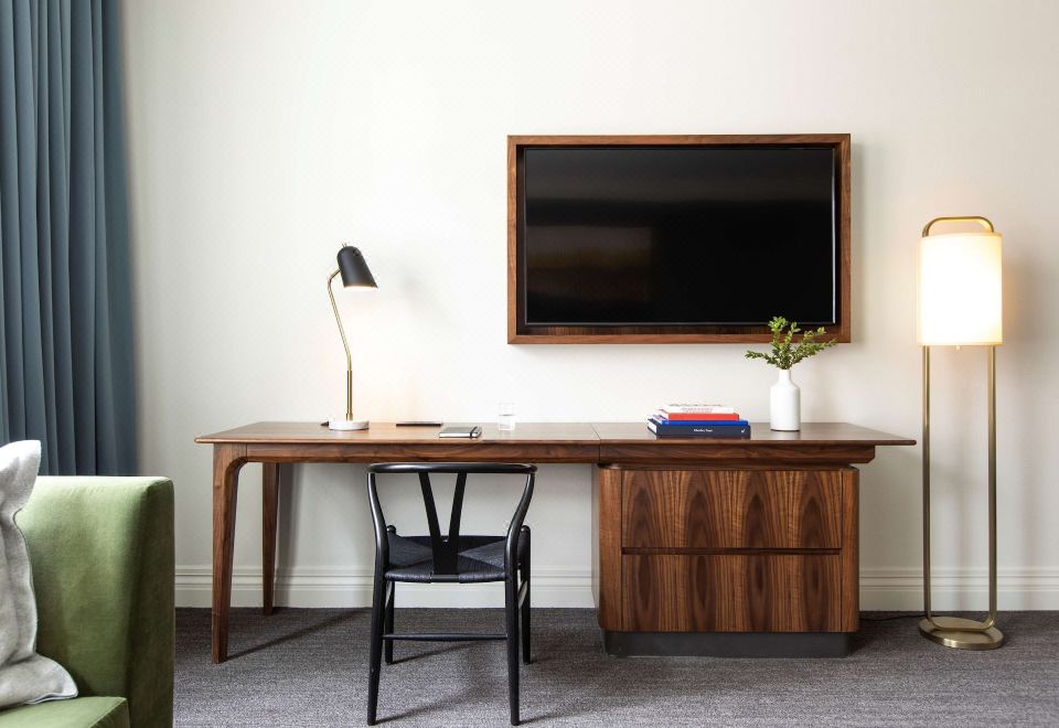 小型特大床一室套房