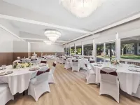 프로디지 호텔, 어 데이즈 인 바이 윈덤 데이비스 호텔
