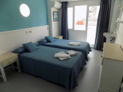 Hostal Villa Maruja Hotele w: 
