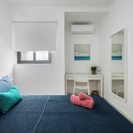 Cosy & Modern 1 BR APT - 2 mins from sea