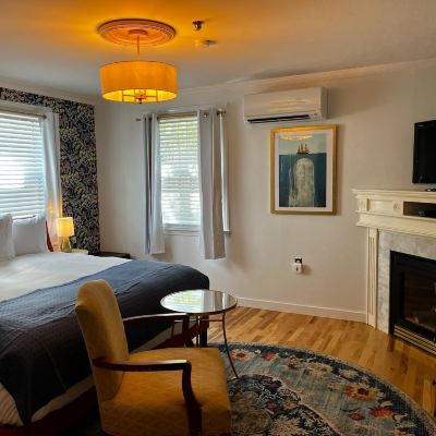 Signature Room, King Bed with Fireplace Queen Anne's Revenge Promo Code