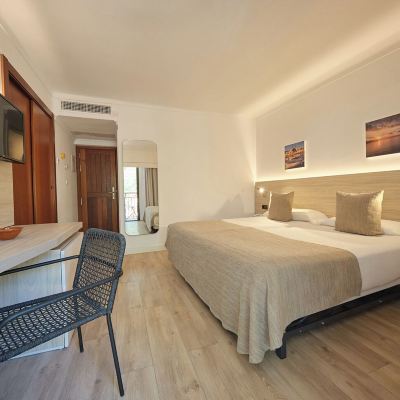 Basic Room with Balcony Hotel Playa Mondrago Promo Code