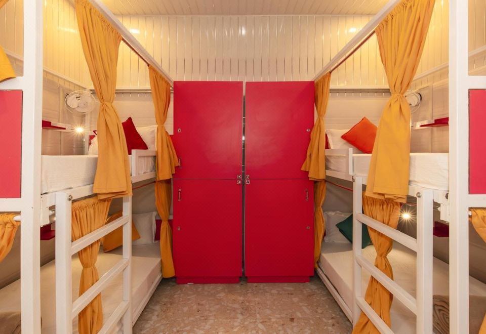 帶共用洗手間的4床混合宿舍（一張床位）（床位房）（混合入住）