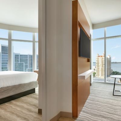 Hearing Access Corner King Two Room Suite with Bay View