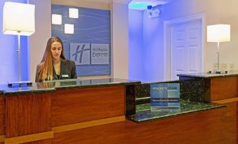 Holiday Inn Express Woodbridge by IHG - Housity