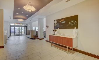 Holiday Inn Express & Suites Tampa -USF-Busch Gardens