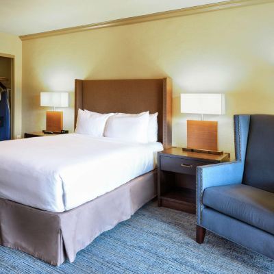 Mobility Accessible Queen with Roll in Shower and Pool View El Conquistador Tucson, A Hilton Resort Promo Code