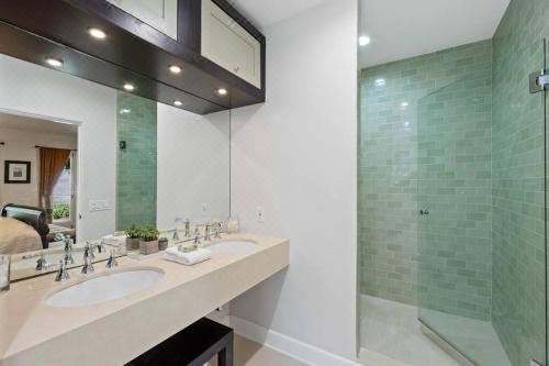 Secluded 4Br Spanish Oasis in the Heart of LaFour-Bedroom House