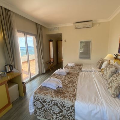 Standard Room with Sea View - Non-Smoking