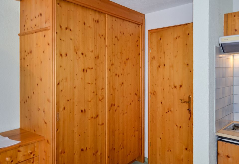 SimonOne-Bedroom Room