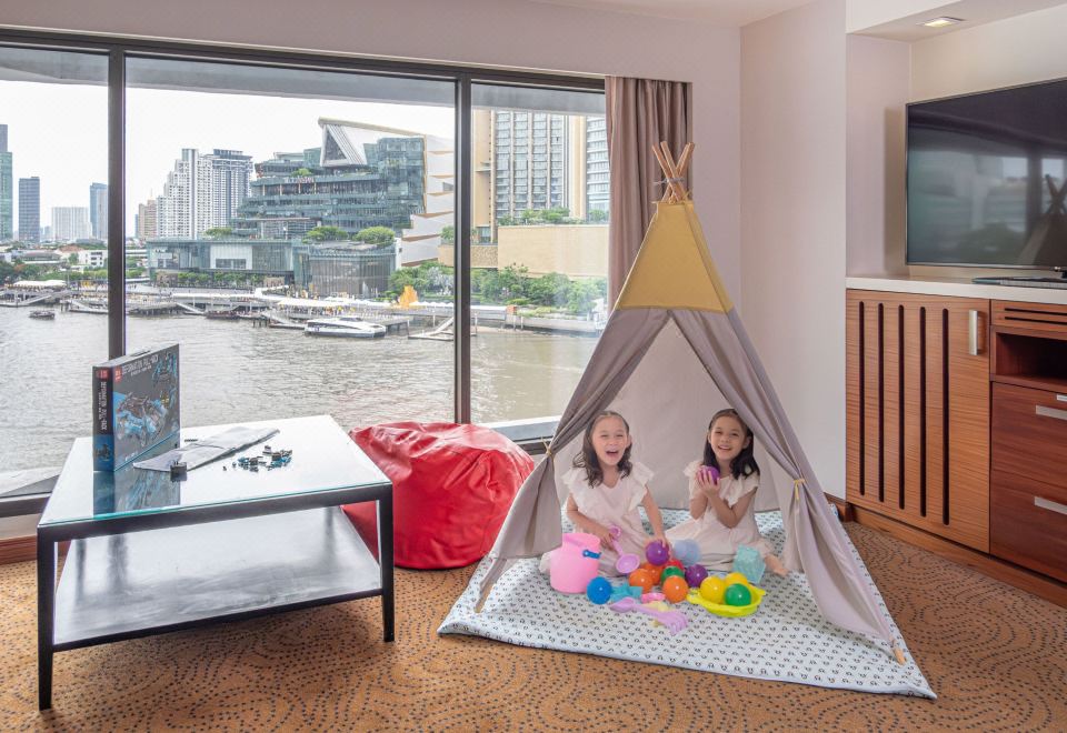 Royal Orchid Sheraton Hotel & TowersFamily King Suite