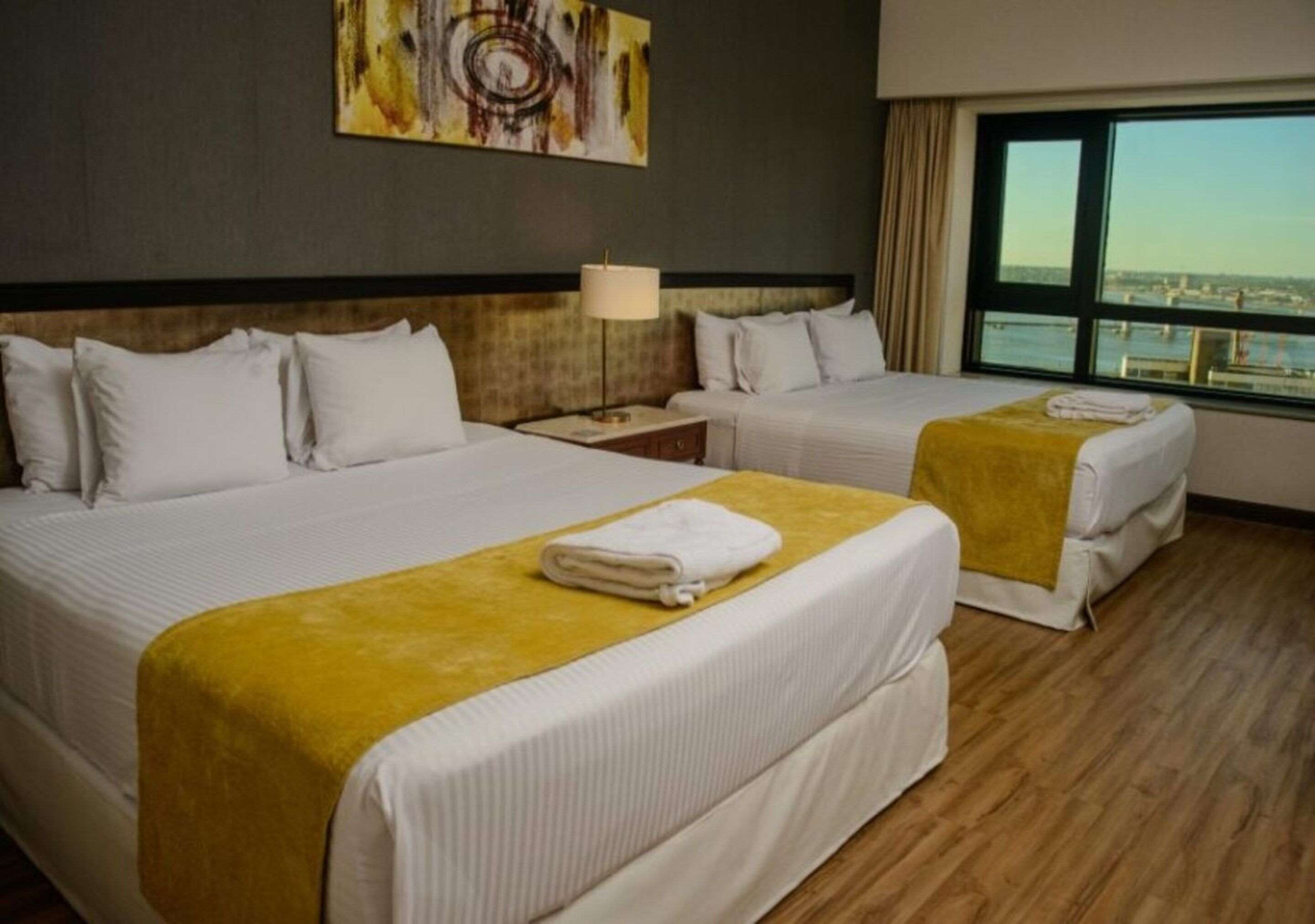 Radisson Montevideo Victoria Plaza Hotel房间，2张单人床，禁烟