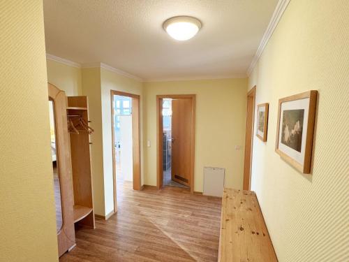 带阳台的两卧室公寓