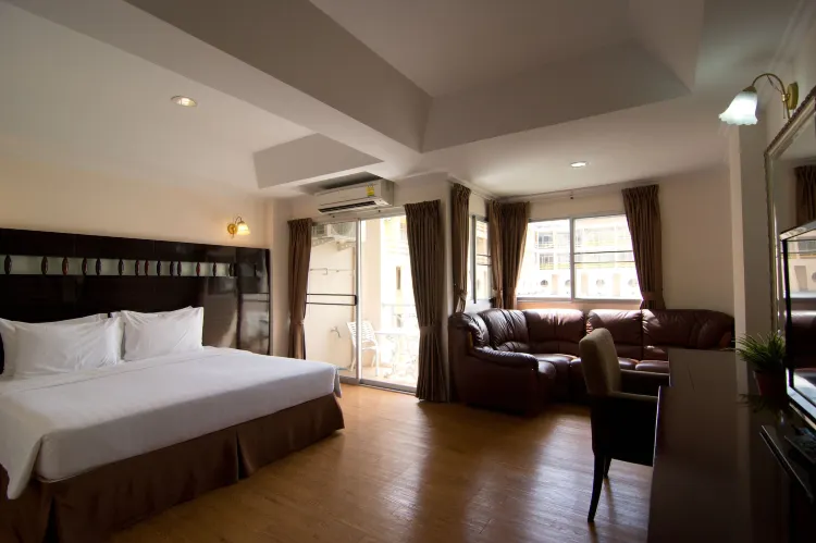 ห้องดีลักซ์ เตียงใหญ่ 1 เตียง