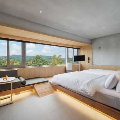 Kinock Deluxe B [Kinock Package] Good Morning Service For 2 + Pet Park 1 Day Ticket 스위트 호텔 경주 쿠폰