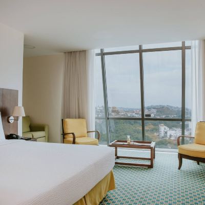 市景單卧室特大床套房帶梳化床 瓜亞基爾萬豪酒店優惠