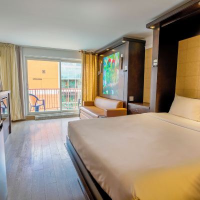 2 Rooms Suite, 1 Queen Bed, 2 Queen Murphy Bed LHotelQuébec Promo Code