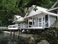 Driftwood Resort Hotel di 