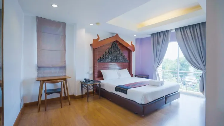 ห้องดีลักซ์ เตียงใหญ่ พร้อมระเบียง