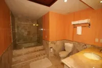 Villas de Cortez, Beachfront, 24 Picklebball Cts, Poolside, ,  1 Br Condo,