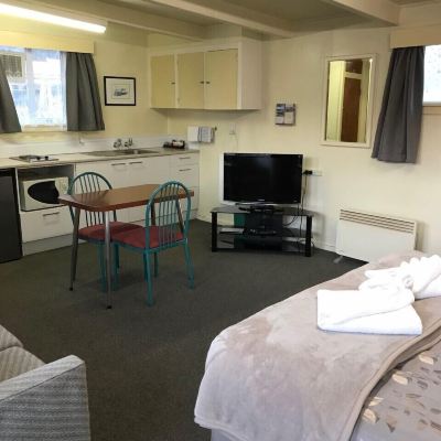 Standard Queen Studio Lantern Court Motel Promo Code