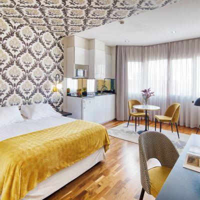 Studio Apartosuites Jardines de Sabatini Promo Code