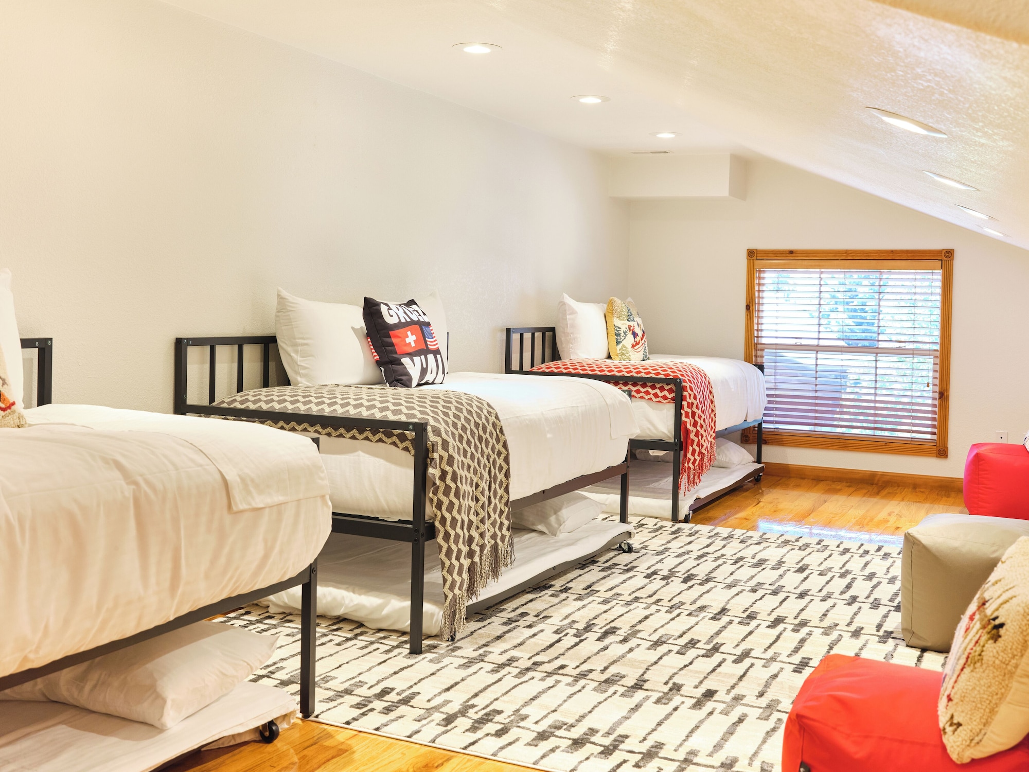 四卧室联排别墅，禁烟