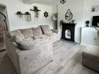 Cottage - Sleeps 4 - Pets Ok - Garden - Parking Hotels in Middlewich
