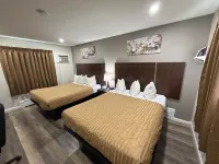 Perth Plaza Inn & Suites Hotels in Lanark County