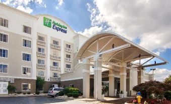 Holiday Inn Express & Suites Mooresville - Lake Norman - Housity