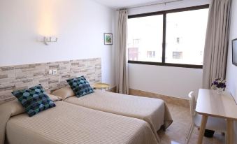 Hostal Residencia Cardona