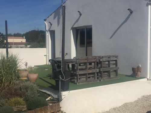 Escapade a Chaucre - St Georges - Maison Plain Pied - 3 Chambres - 7 CouchagesThree-Bedroom House