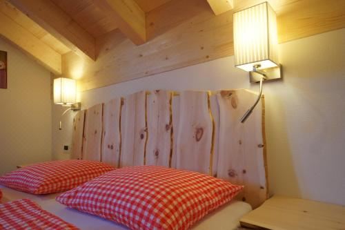 带阳台的两卧室公寓