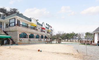 Taean Beach Green Pine Pension
