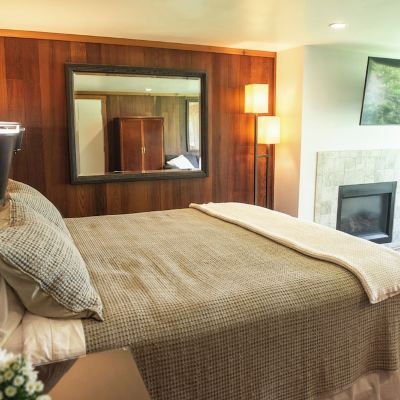 Suite King Bed + Sofa Sleeper&Kitchenette