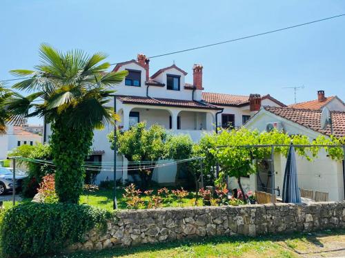 两卧室公寓 - 带露台