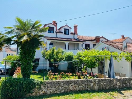 两卧室公寓 - 带露台