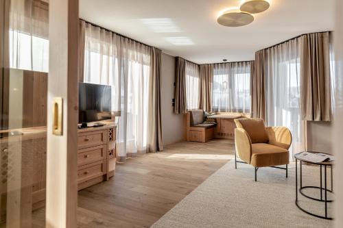 豪华小型套房 - 带阳台