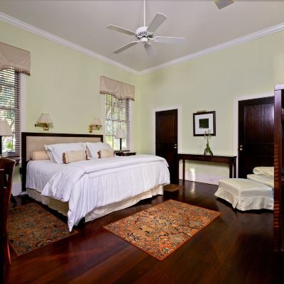 Room 20, King Room (Newcastle House) Rhett House Promo Code